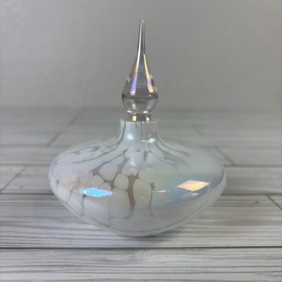 Silvestri Other - Vintage Silvestri Art Glass Iridescent Mottled White Perfume Bottle Read
